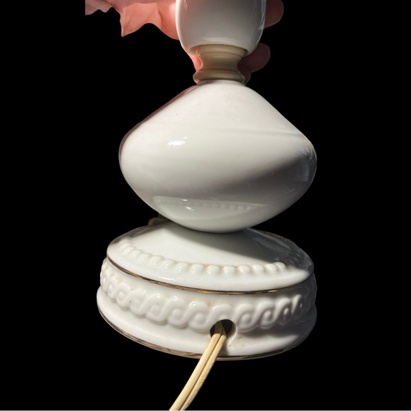 β¨ HP β¨ Vintage β¨ β1920's Leviton Porcelain Lamp Base w/ 3D Rose Detail. β¨ - Picture 5 of 10